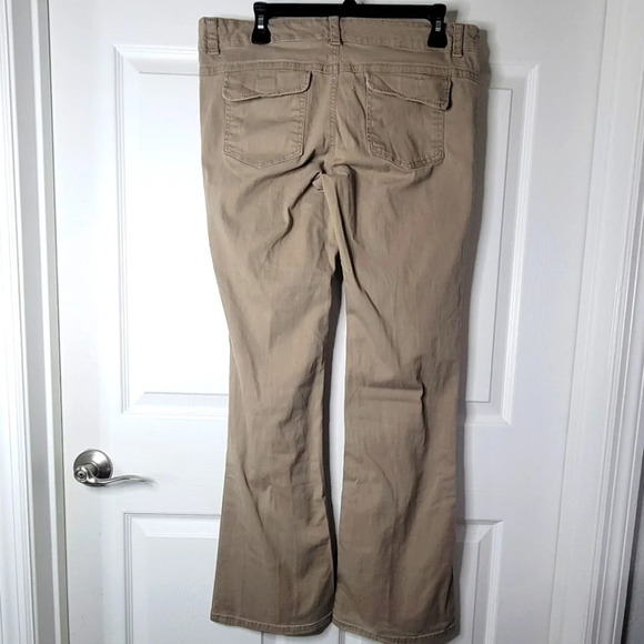 UNIONBAY Bootcut/Flare, Chino Stretch, Khaki Pants, Women's Size 13 Juniors - Picture 2 of 10